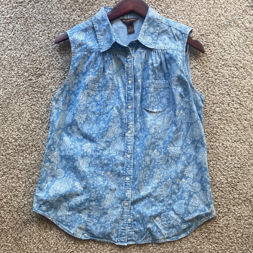 Bit & Bridle Ladies Blue Paisley Sleeveless Button Down Shirt. Medium #cowgirl